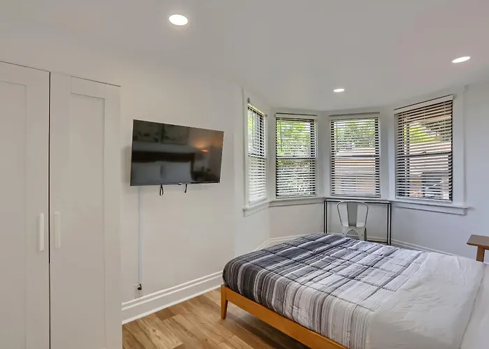 Privatunterkunft Dormont, Potomac 2e And Unique Private Bedroom With Shared Bathroom *