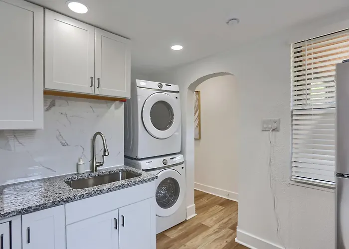 Dormont, Potomac 2e And Unique Private Bedroom With Shared Bathroom